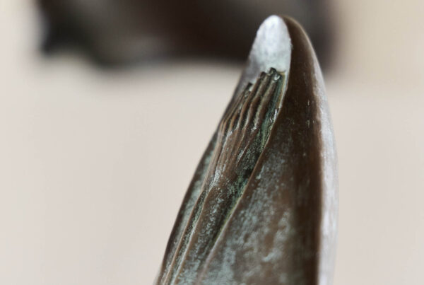 Eugeniusz Sawczyn – Pożegnanie, rzeźba | Fundacja Sztuka Obecna – Art rental