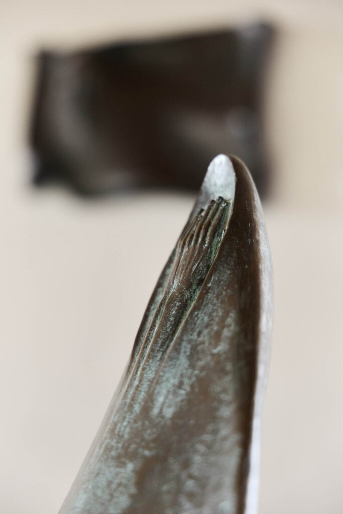 Eugeniusz Sawczyn – Pożegnanie, rzeźba | Fundacja Sztuka Obecna – Art rental